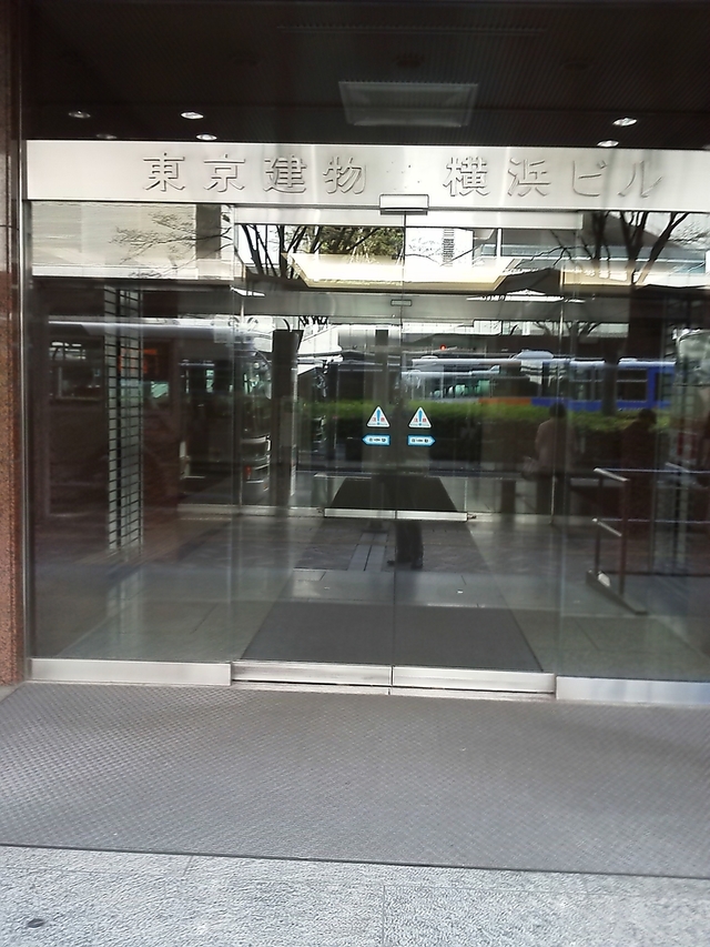 東京建物横浜ビルの正面入り口